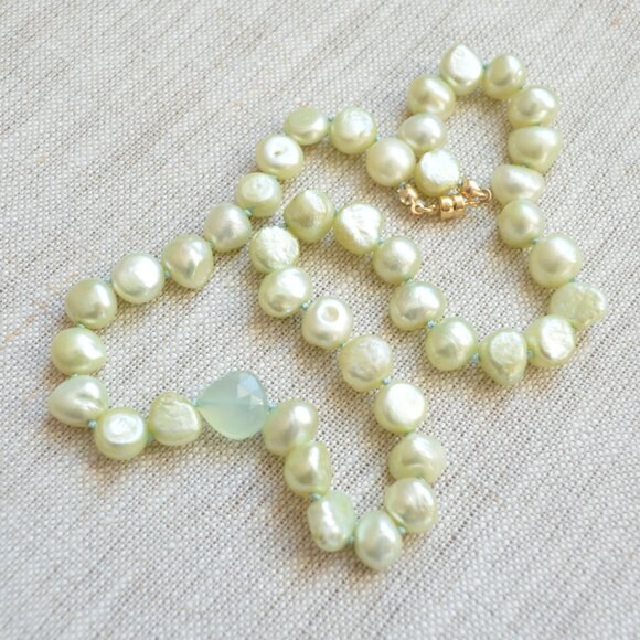 Spring Green Hand Knotted Pearl Necklace - Hand Made in Canada - Picture 7 of 8